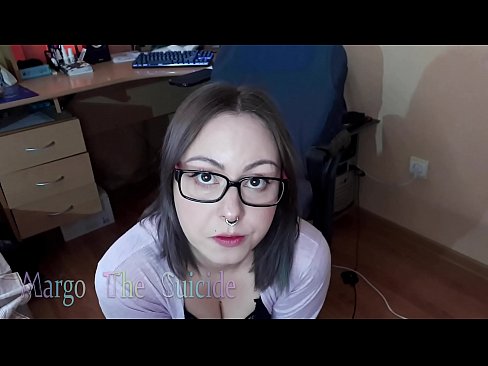 ❤️ 戴眼鏡的性感女孩在鏡頭前深吸假陽具 ❤❌ 色情視頻 在我們 ❌❤